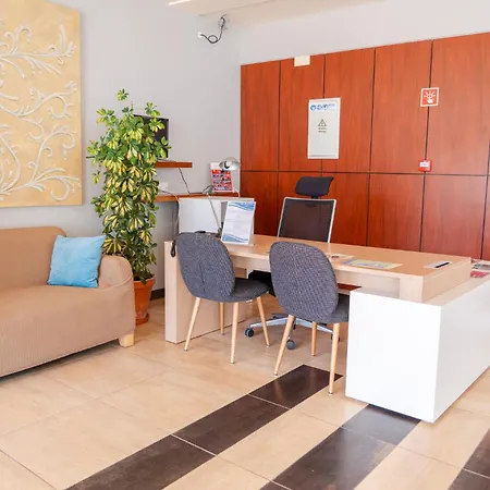 Doris לאגוּ‏ש